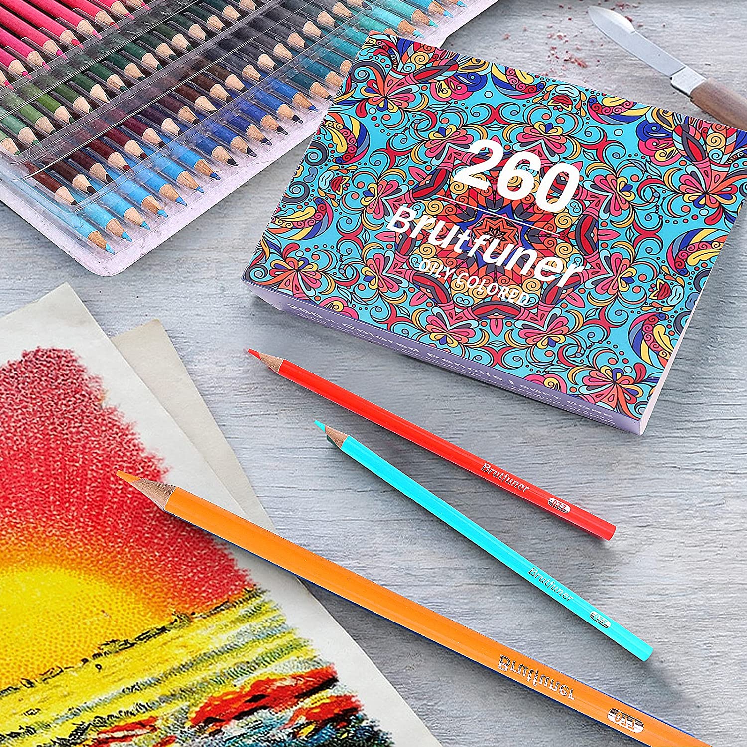 Bajotien 260 Colouring Pencils on desk